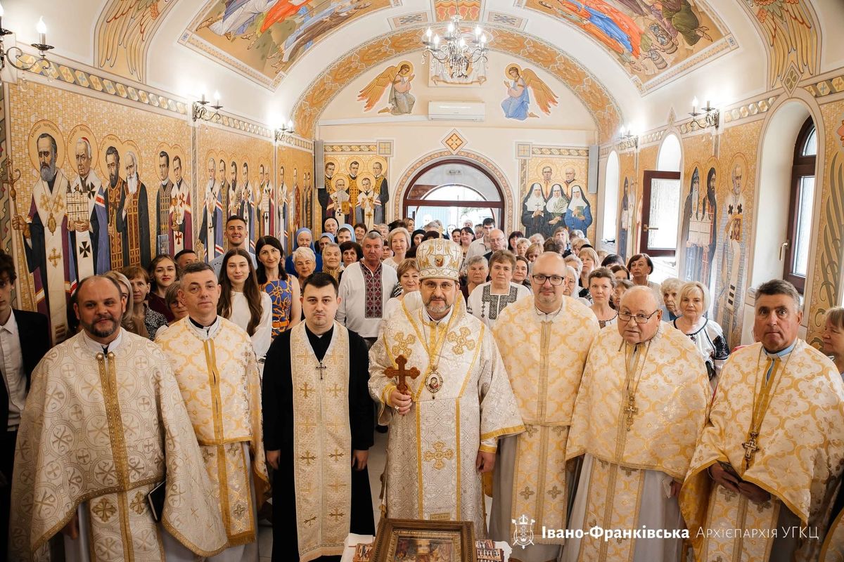 Єпископ Михайло Бубній освятив ікони українських святих в монастирі Місійного Згромадження святого апостола Андрія