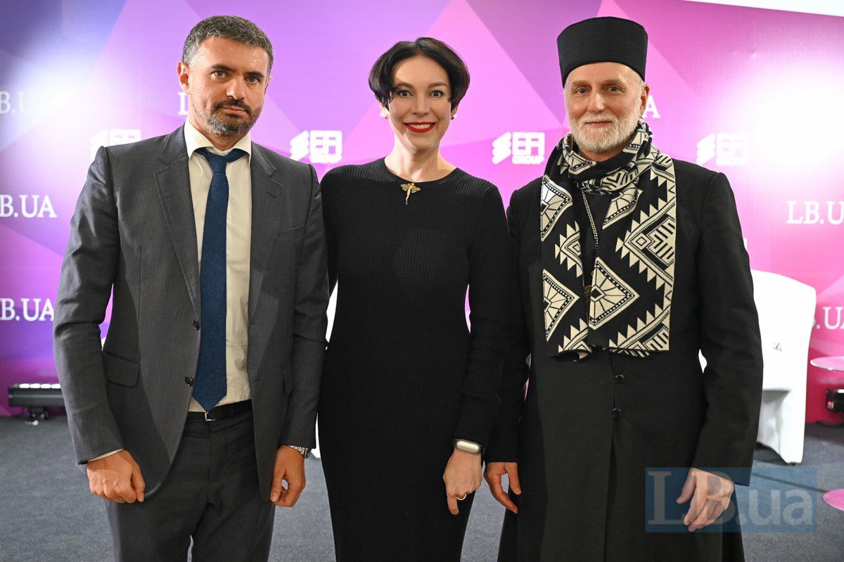Архиєпископ Борис Ґудзяк, шеф-редакторка LB.ua Cоня Кошкіна і голова наглядової ради EFI Group Ігор Ліскі