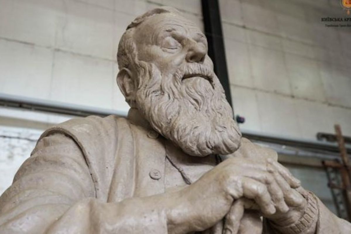 «Скульптура вже готова»: у Вінниці встановлять пам’ятник Любомиру Гузару