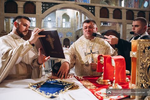 «Христос приходить і торкається — і цей дотик змінює все»: у Римі єпископ Володимир Фірман висвятив нового диякона