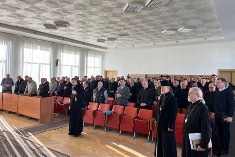 Священники Сокальсько-Жовківської єпархії роздумували над місією в епоху потрясінь разом із владикою Ігорем Ісіченком