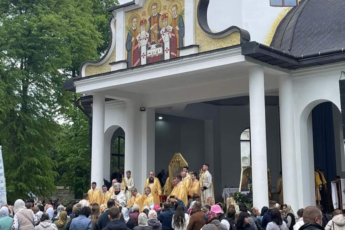 Владика Петро Лоза очолив прощу до Крехівського монастиря Святого Миколая