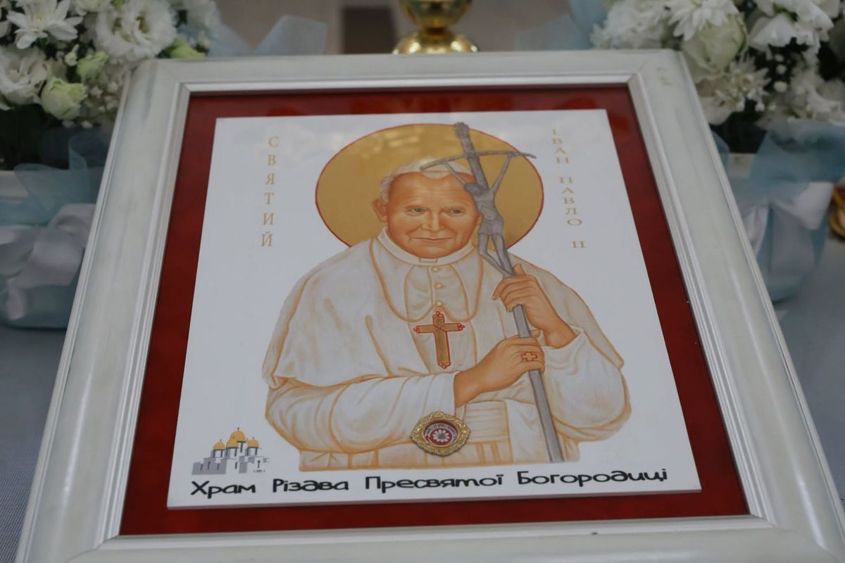 Ікона святого Івана Павла ІІ у храмі Різдва Пресвятої Богородиці на Сихові у Львові.