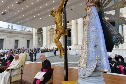 Історія чудесного зцілення завдяки вірі від Папи Франциска: коли молитва відкриває небо
