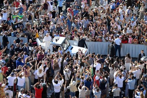 Папа: шанувати гідність означає уникати того, що чинить замах на життя