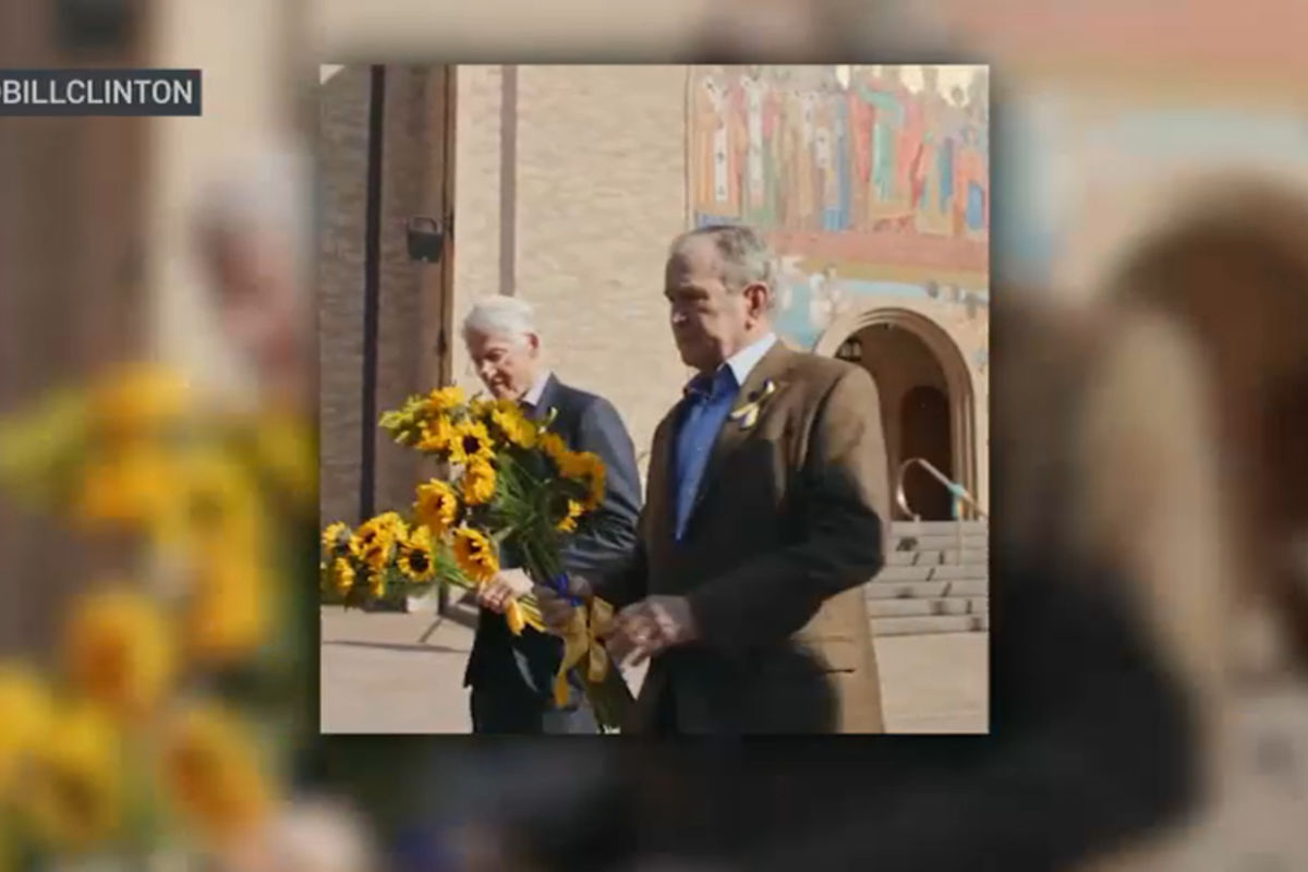 Колишні президенти США Біл Клінтон та Джордж Буш-молодший відвідали катедральний собор Свв. Володимира і Ольги у Чикаго на знак підтримки українського народу