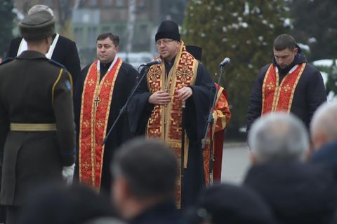 «Гідність — це Божий дар»: владика Володимир Груца помолився Панахиду на меморіалі Героїв Небесної Сотні
