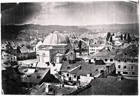 Панорама Краківського передмістя Львова. У центрі синагога Темпль. Кінець ХІХ ст.
