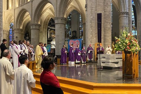 У катедральному соборі Брюсселю під проводом кардинала Йозефа де Кеселя помолилися за мир в Україні