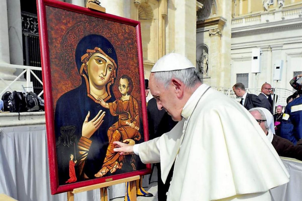 Молитви до Богородиці, які Папа пропонує вірним на травень