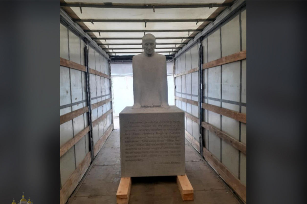 Пам’ятник Омелянові Ковчу вирушив до Любліна