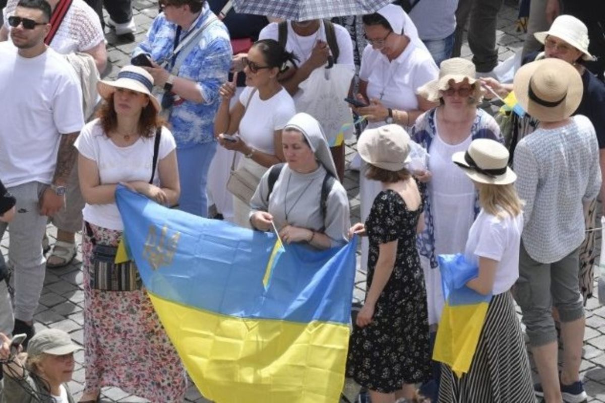 Папа: підтримую зусилля з допомогою міжнародної спільноти для миру в Україні