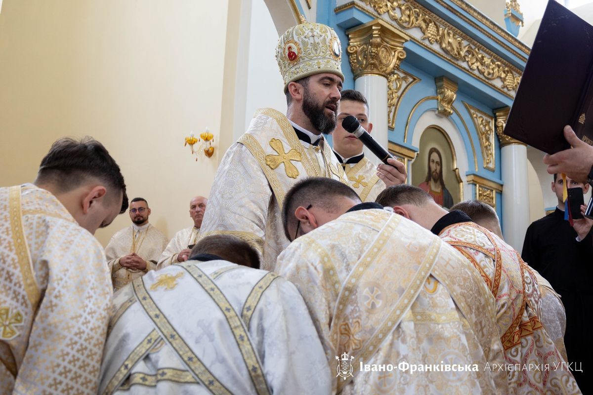 У Крилосі єпископ Микола Семенишин здійснив Чин поставлення шістьох дияконів