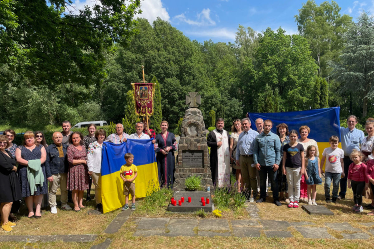 У дні Зелених свят у Північній Німеччині вшанували пам’ять українців, які трагічно загинули в часи Другої світової війни