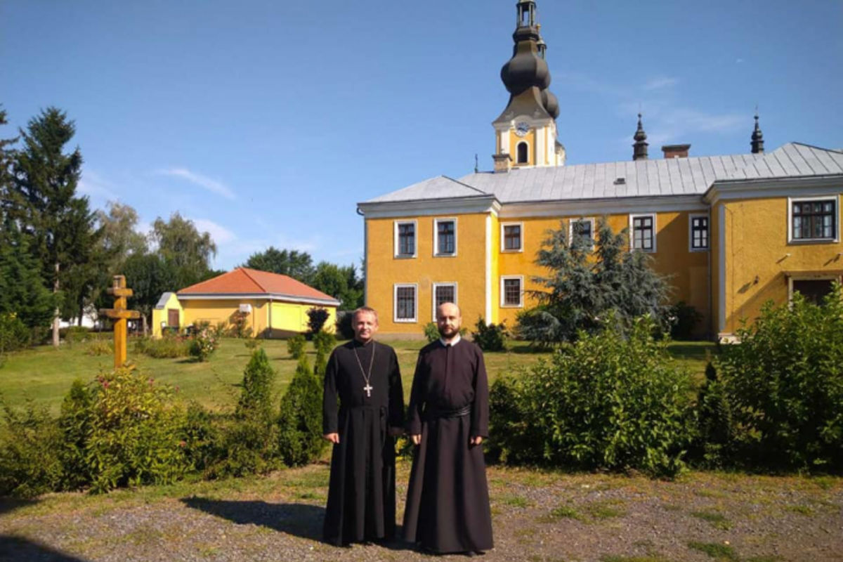 У Марії Повч (Угорщина) призначено монахів з України