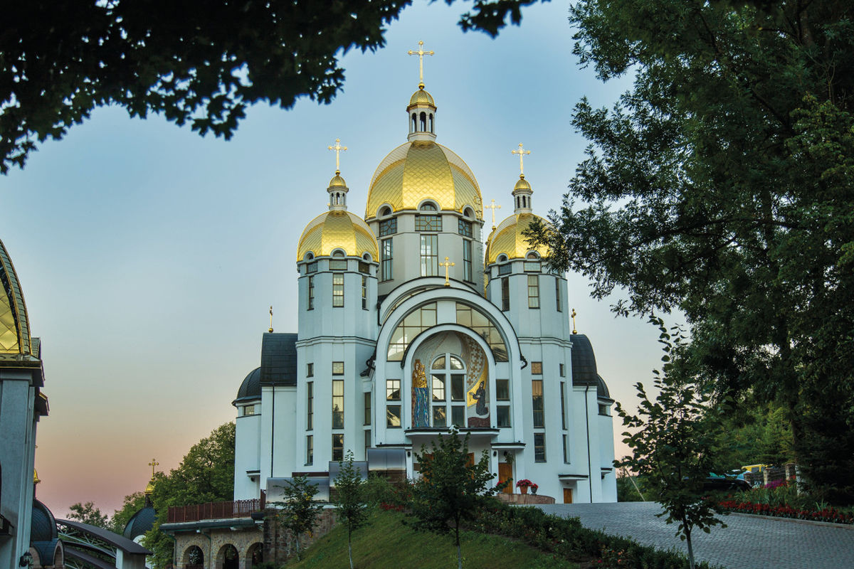 Мала базиліка Зарваницької Матері Божої в Марійському духовному центрі «Зарваниця»