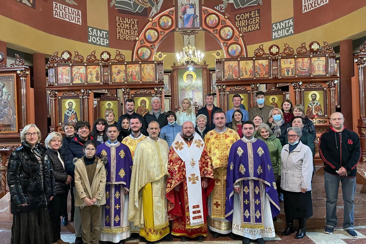 Владика Степан Сус відслужив Літургію у Барселоні і поспілкувався з українською громадою