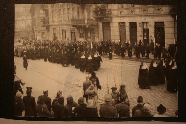 Похоронна процесія у Львові 5 листопада 1944 року