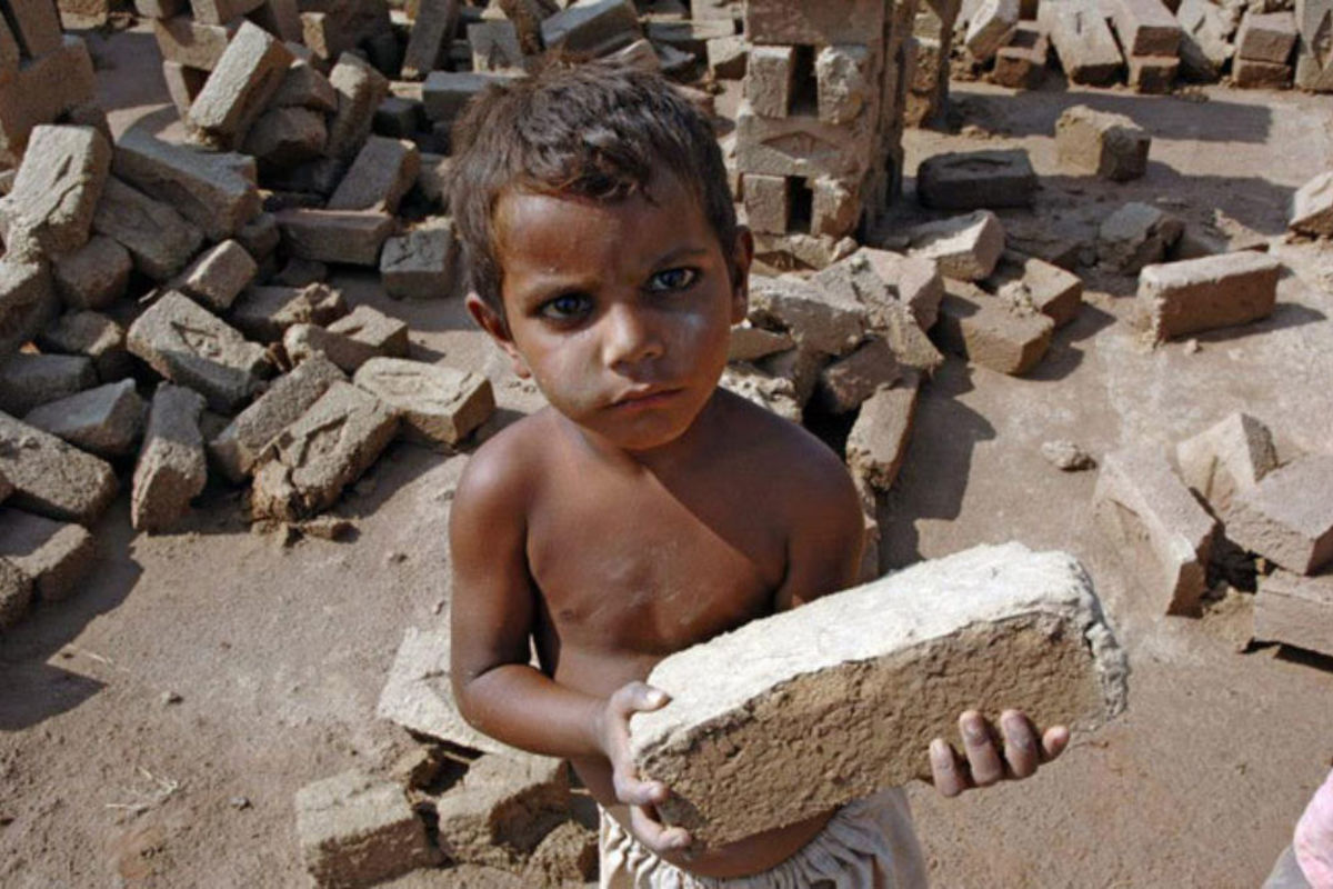 Папа: дитяча праця — це позбавлення дітей людської гідності