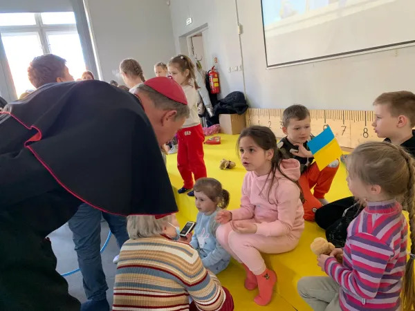 Архиєпископ Станкевич вітає українських дітей