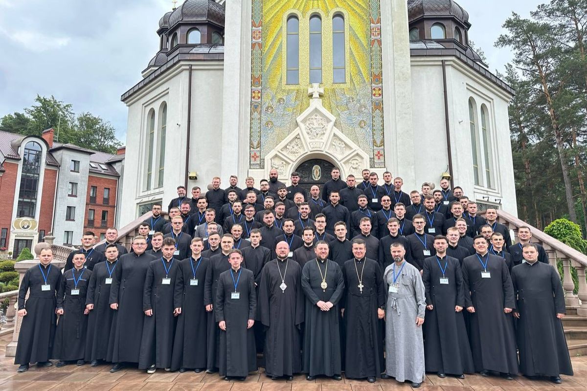 Єпископ Микола Бичок відвідав семінаристів на місійному курсі у Брюховичах