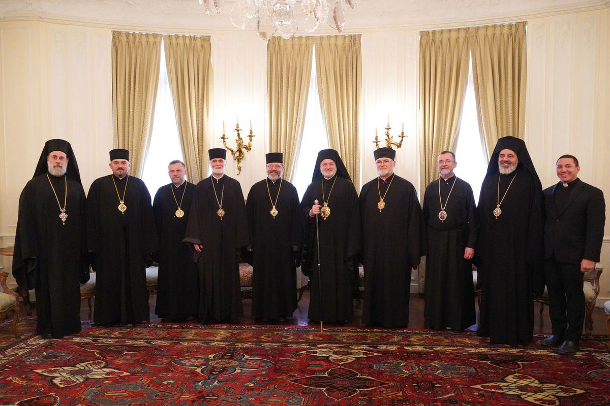 Члени Постійного Синоду з архиєпископом Елпідофором