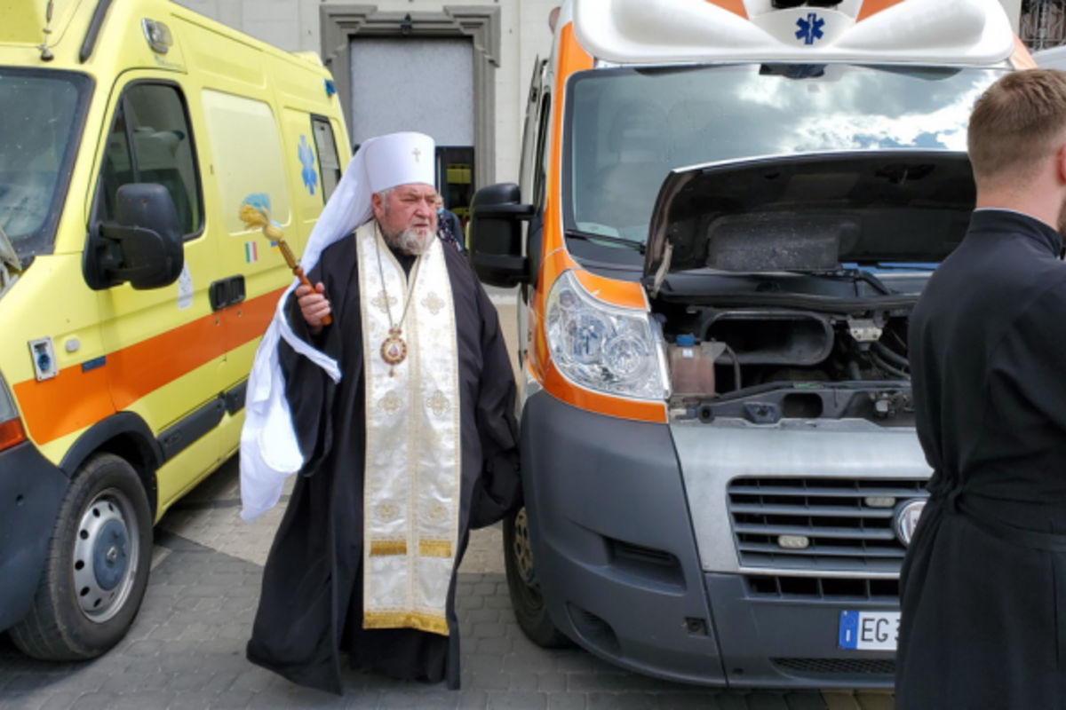 Греко-католицька Церква у Тернополі передала 7 автомобілів для ЗСУ