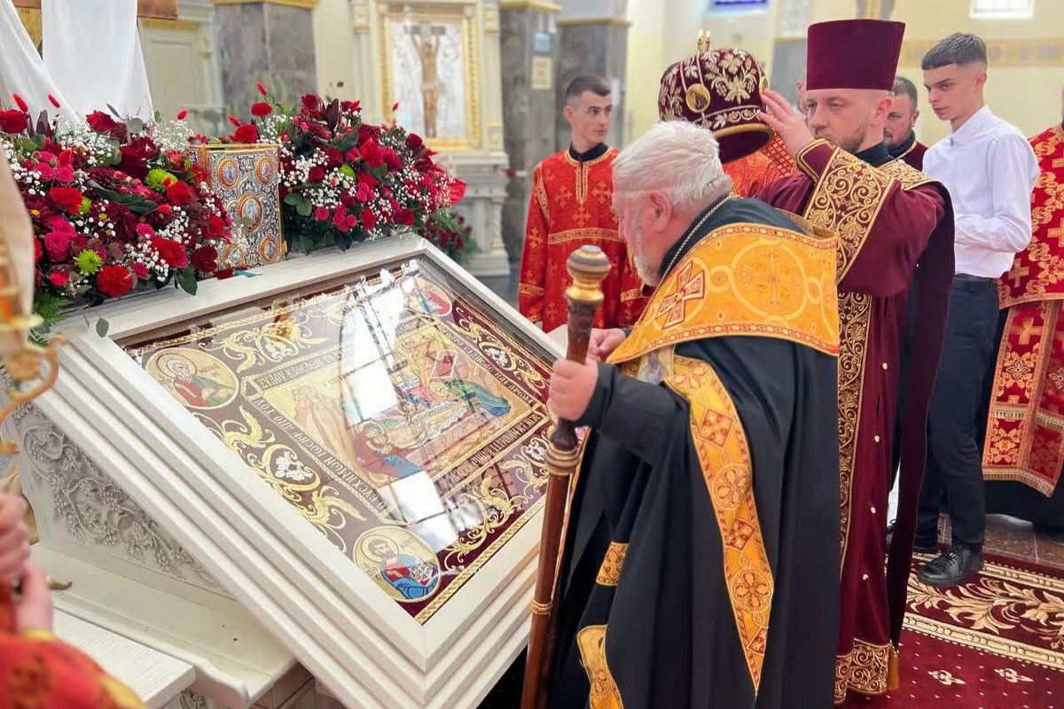 «Сьогодні наша Ненька Україна йде Хресною дорогою», — єпископ Василій Семенюк у Зарваниці