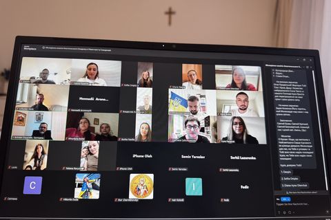 «Любов, а не зло, панує над світом»: єпископ Богдан Дзюрах провів онлайн-зустріч із молоддю екзархату в Німеччині та Скандинавії