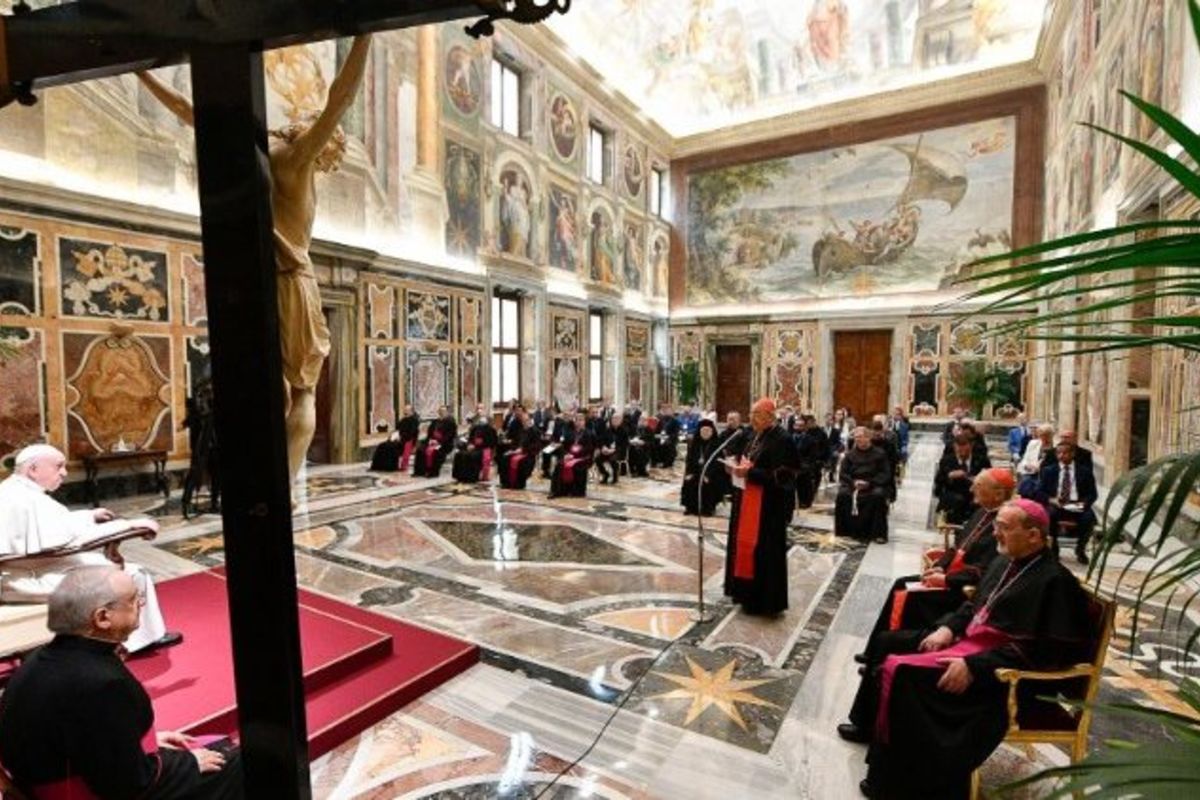 Папа до Ради організацій, які допомагають Східним Церквам: гоїти рани людей