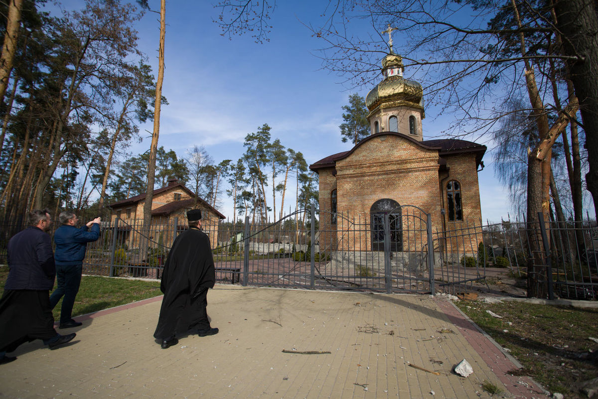 Блаженніший Святослав під час відвідин Ірпеня. 7 квітня 2022 року