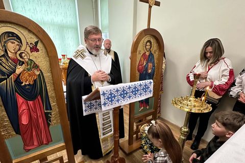 «Нікому не вдасться роз’єднати наш народ»: Глава УГКЦ освятив Український дім у Ризі