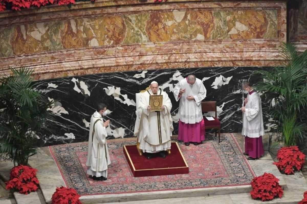 Папа: Наш час потребує адорації, вчімося її від євангельських волхвів