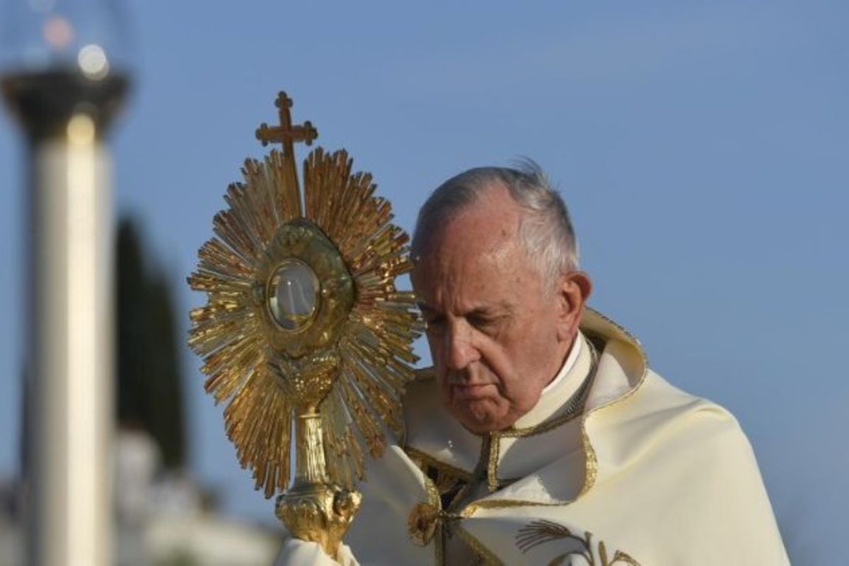 Папа Франциск: Той, хто причащається, не може бути байдужим до голодних
