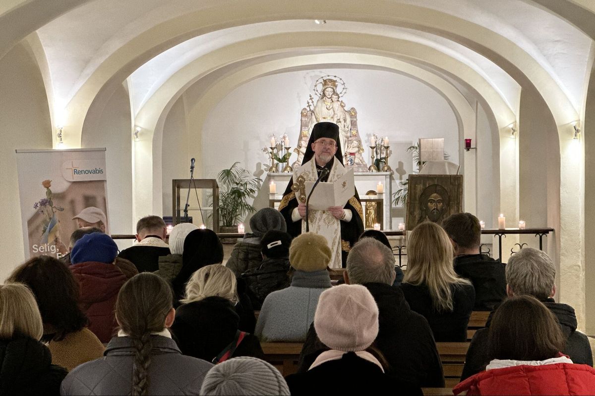 «Не опускайте руки, а підносьте їх до неба», — владика Богдан Дзюрах під час молитви за мир