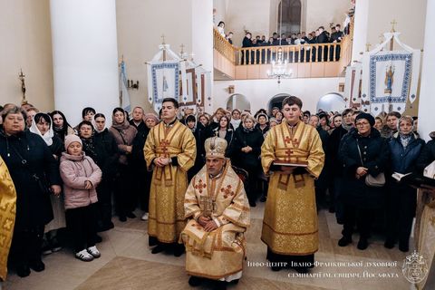Єпископ Йосафат Мощич очолив жовтневі молитовні чування у Крилосі