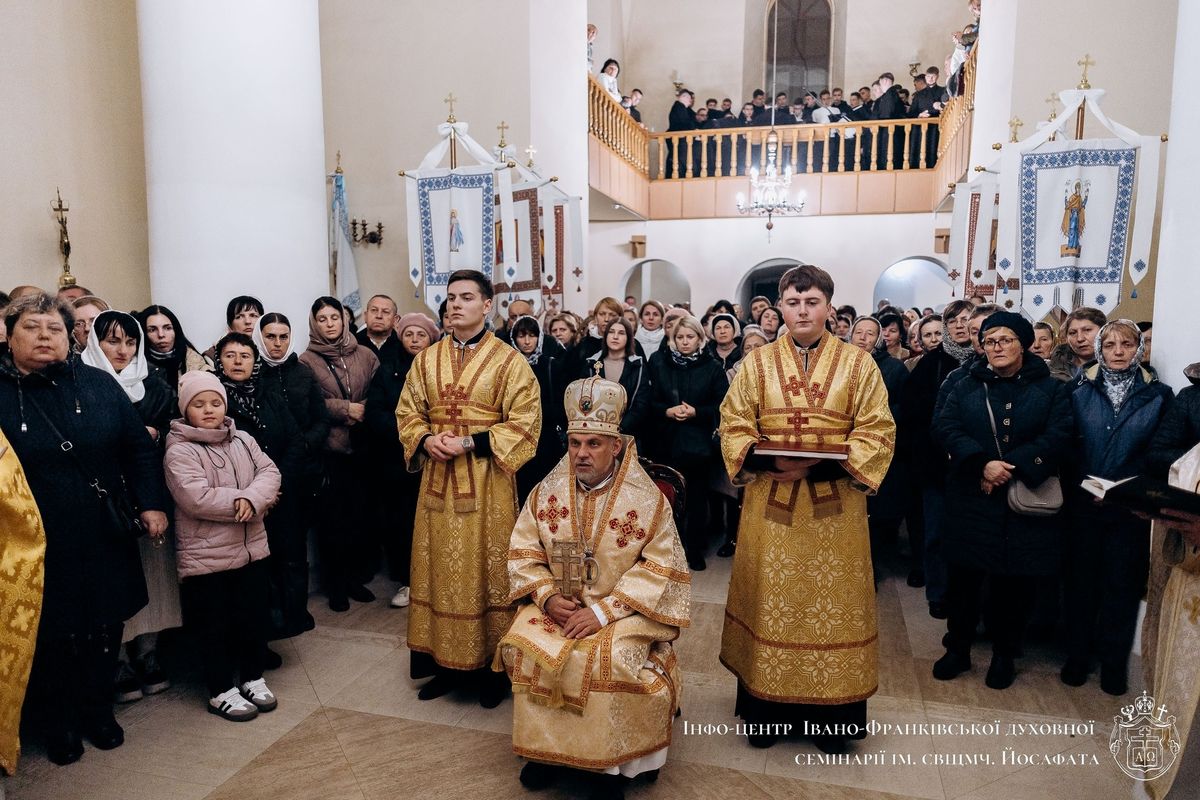 Єпископ Йосафат Мощич очолив жовтневі молитовні чування у Крилосі