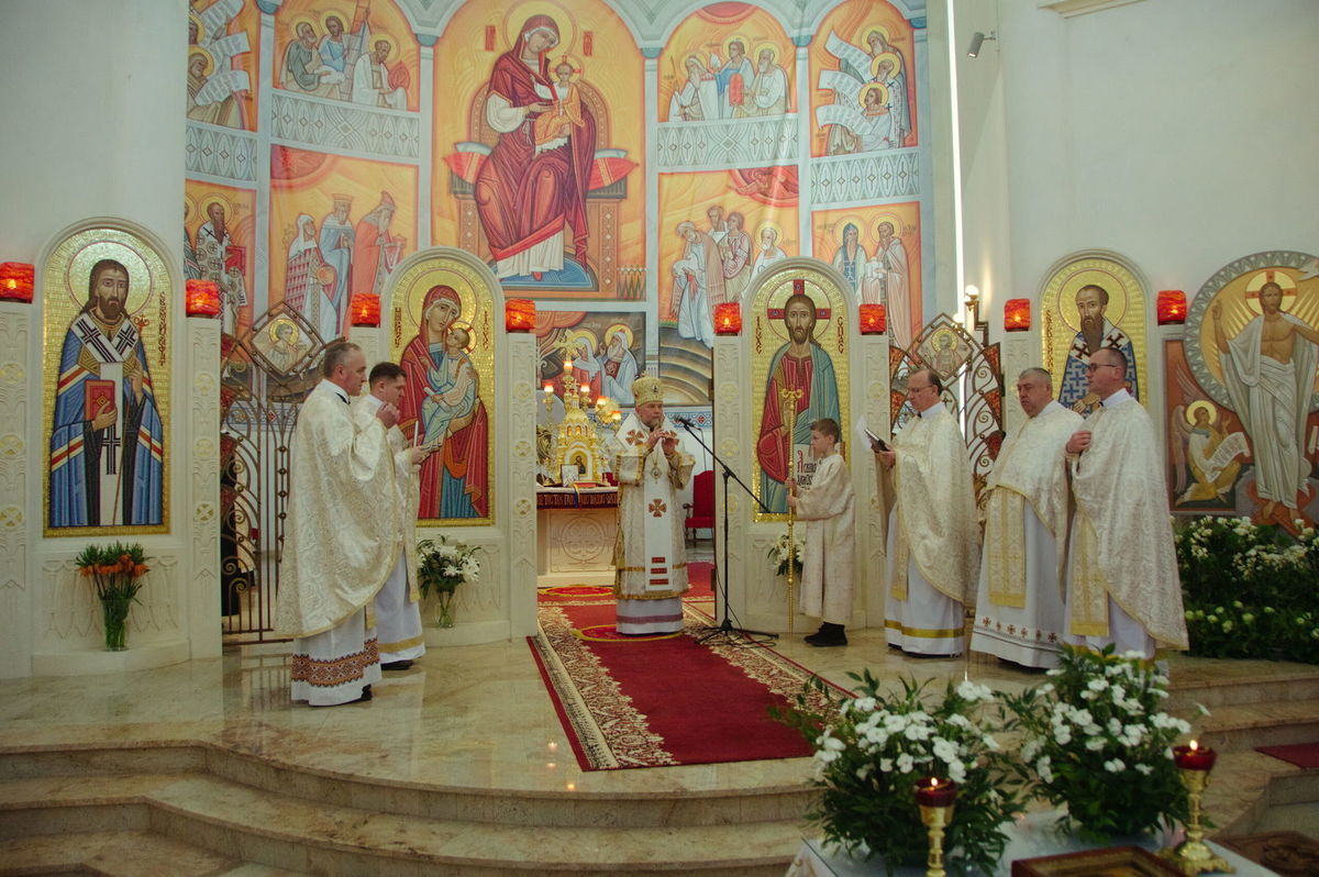 Презентація книги розпочалась з Архиєрейської Літургії. Фото: о. Климентій Стасів, ЧСВВ