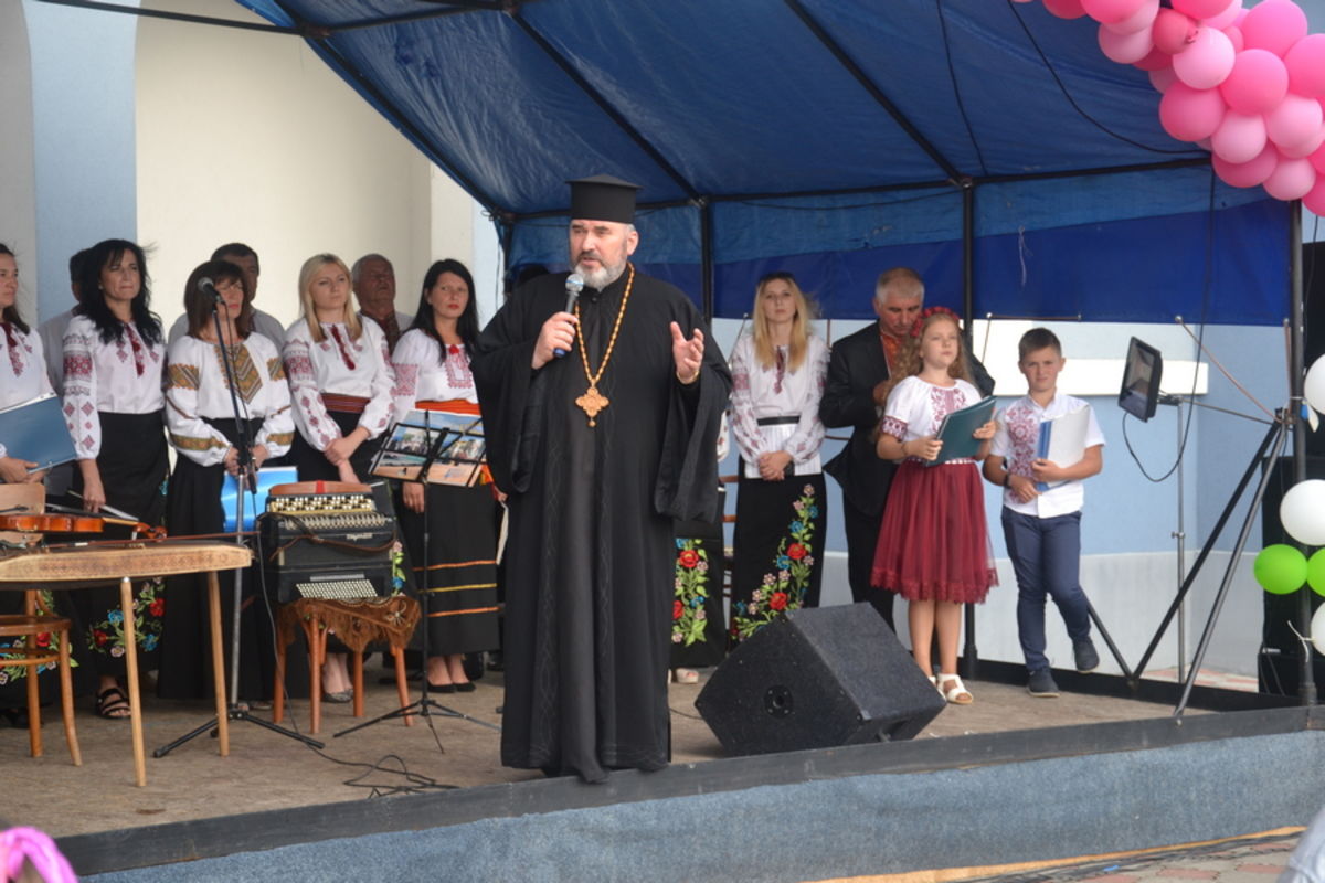 Владика Василь Івасюк поблагословив учасників фестивалю на підтримку онкохворих дітей