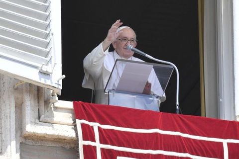 Папа Франциск: Діва Марія показує нам, що Небо — на відстані простягнутої руки