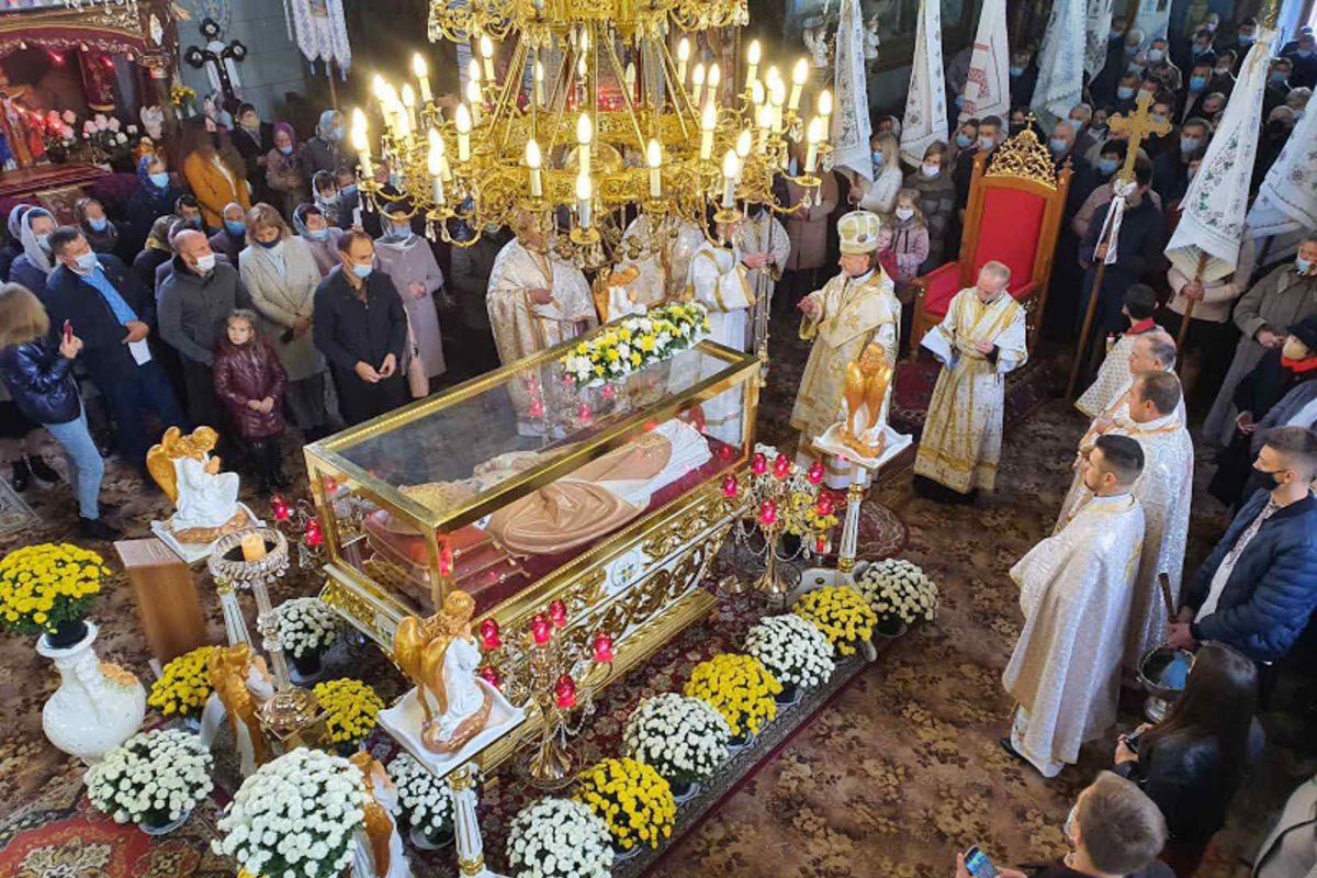 Владика Михаїл Колтун освятив фігуру із мощами святого Івана Павла ІІ у Руді Сілецькій