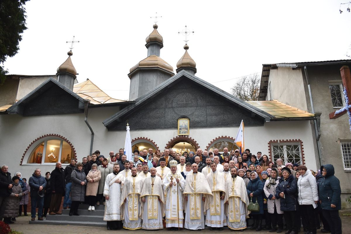 Митрополит Володимир Війтишин здійснив Чин освячення відновленої лікарняної каплиці у селі Підмихайлівці