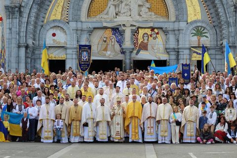 1500 українських паломників із Західної Європи об’єдналися у спільній молитві у Люрді