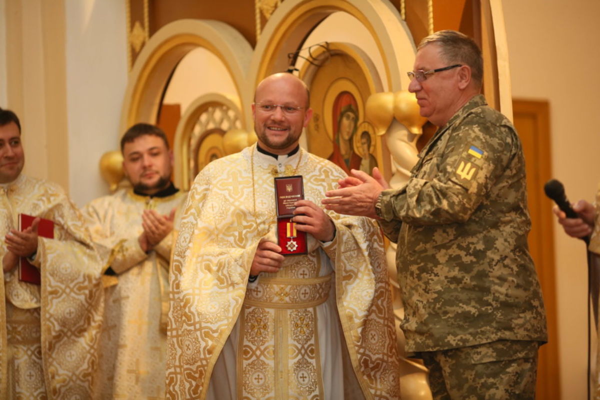 Військові вручили отцю Степанові Сусу відзнаку «За сприяння Збройним силам України»