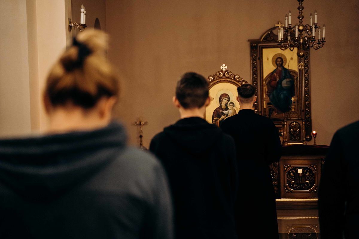 Молитва за мир: у Католицькому ліцеї в Івано-Франківську моляться із вимушеними переселенцями