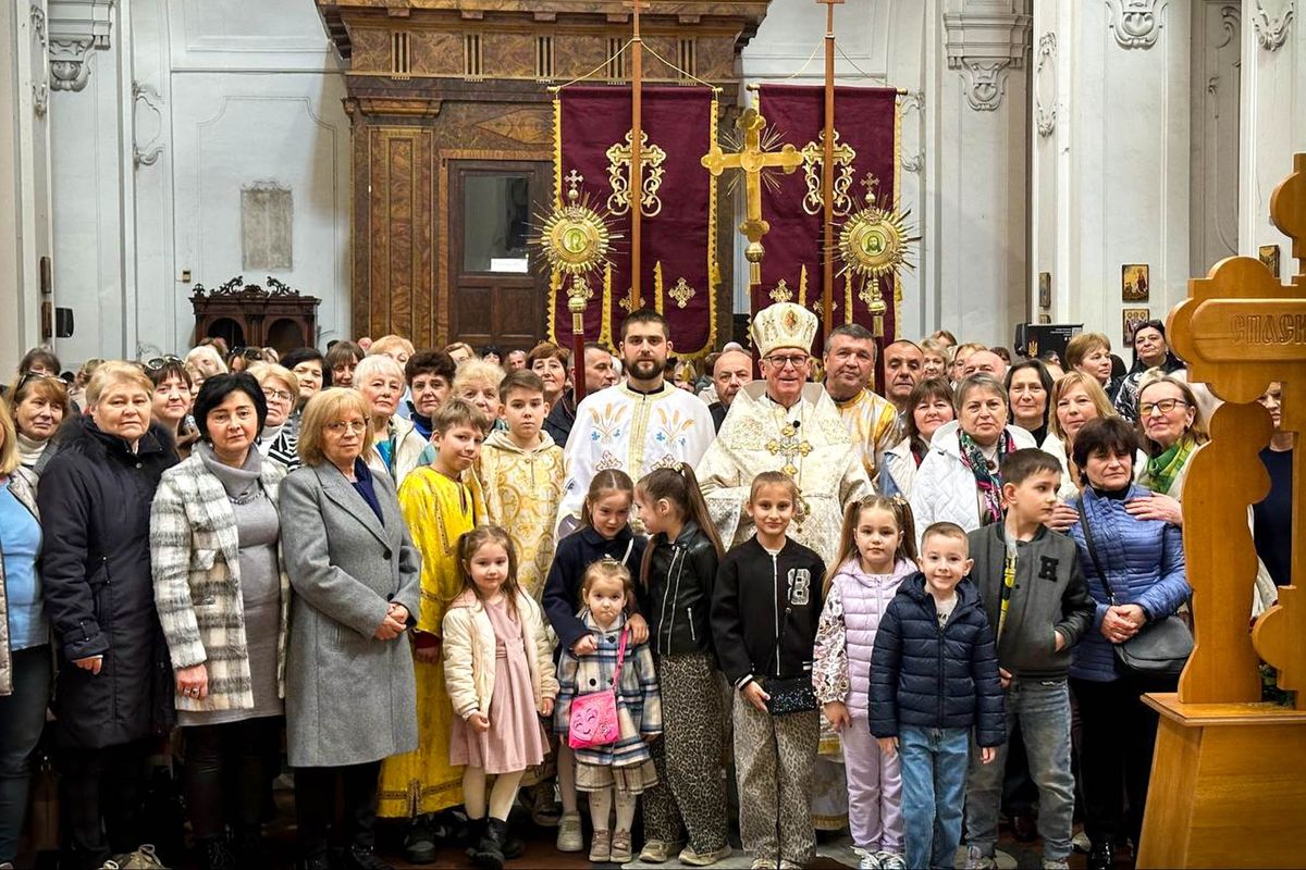 Владика Діонісій Ляхович до громади у Неаполі: «Не страждання спасають, а любов, яка все перетерпить»