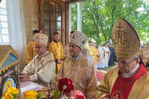 В Улашківському монастирі ЧСВВ відбулася проща за участі владик УГКЦ та РКЦ