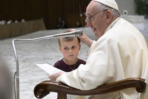 Папа: Людський рід врятує союз між літніми людьми та дітьми