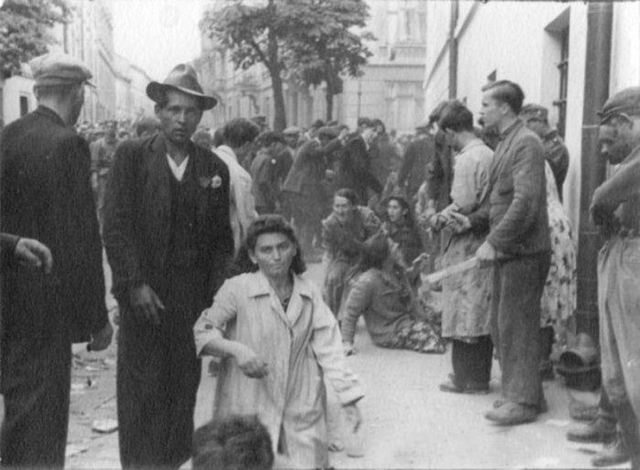 Євреїв направляють у гетто, 1941 рік, вулиця Замарстинівська
