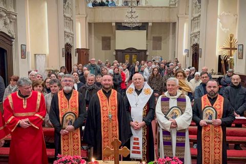 «Ваш біль — є нашим болем! Ваші сльози — є нашими сльозами!» Кардинал Маттео Дзуппі помолився за мир в Україні